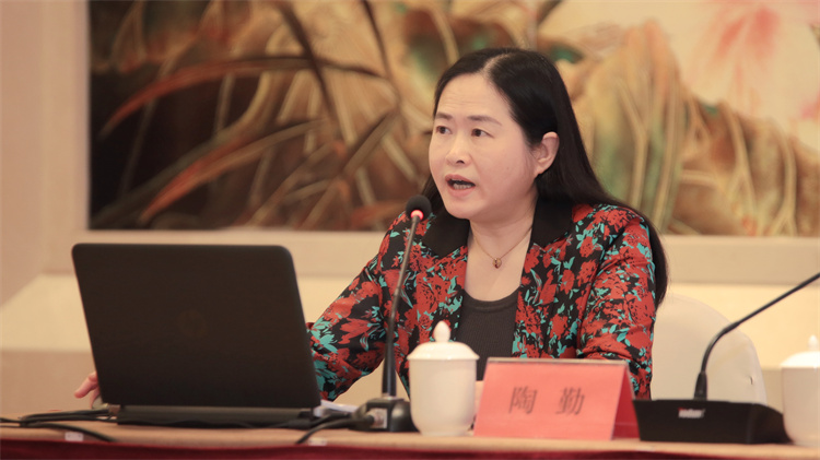 陶勤副書記授課.jpg 陶勤副書記授課.jpg